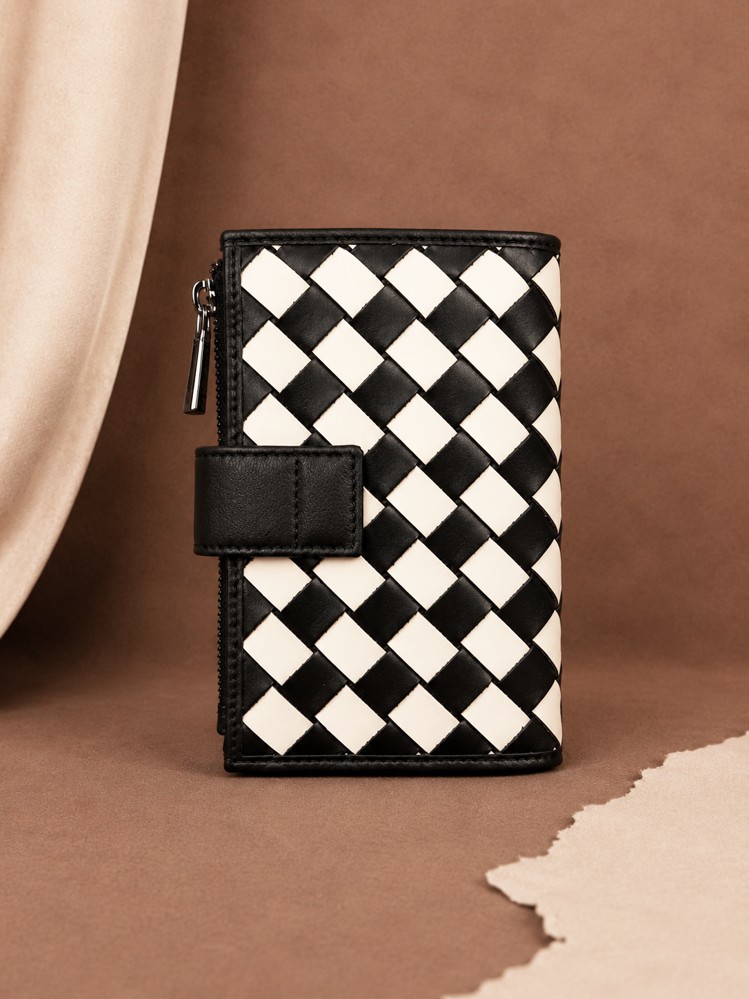 La Treccia Wallet in Black and White