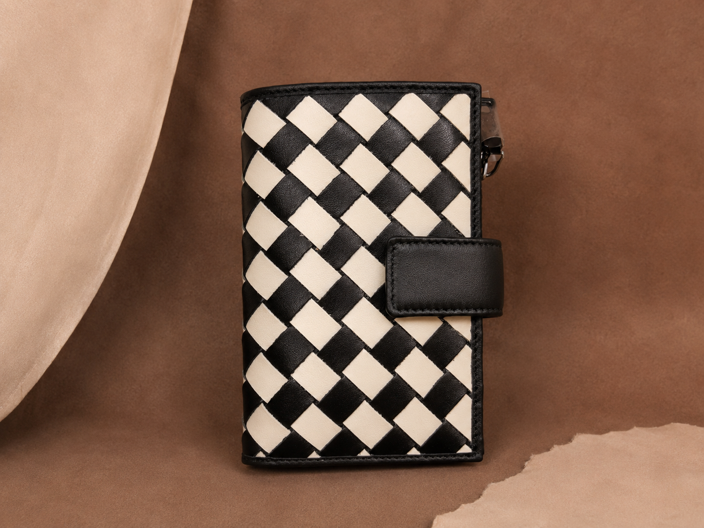 La Treccia Wallet in Black and White